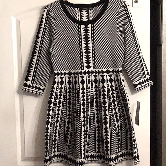 NWT Blck n wht knit mini dress. Skater style skirt 3/4 sleeves 2 small 2 lg - Picture 2 of 5